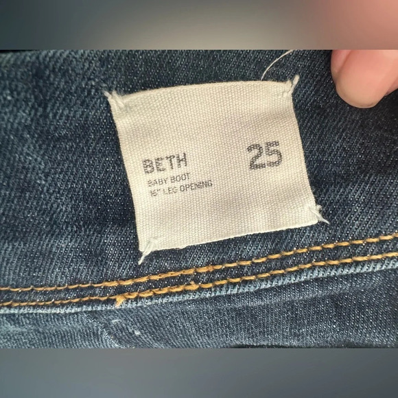 Hudson Beth Mid-Rise Baby Bootcut Jean Medium Wash  Button Flap Pockets Size 25 - Picture 8 of 11